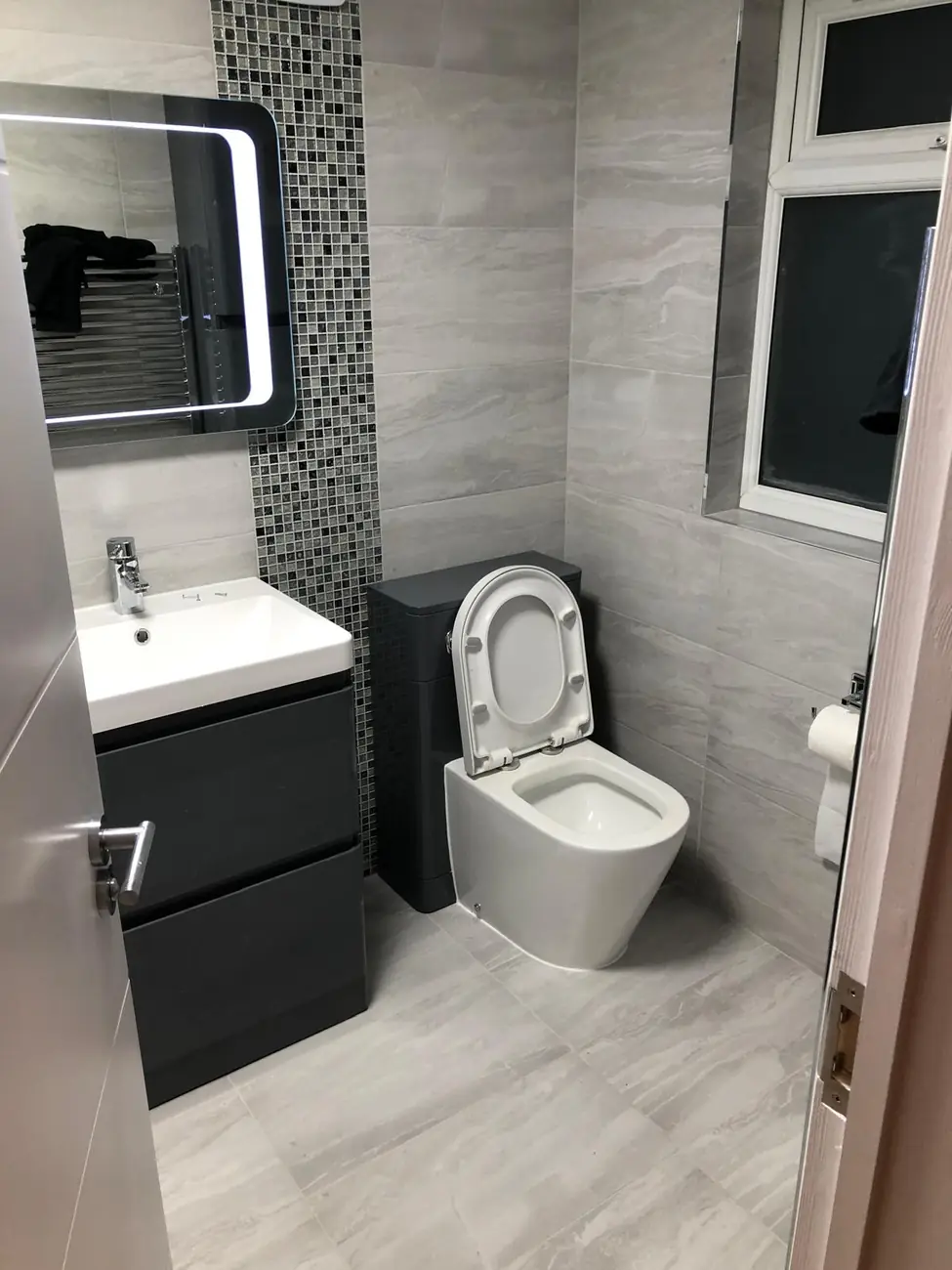 Modern bathroom - Kev Construct, North London