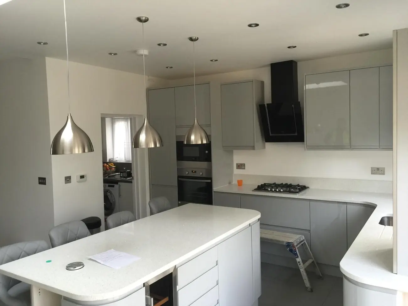 White island kitchen - Kev Construct, North London